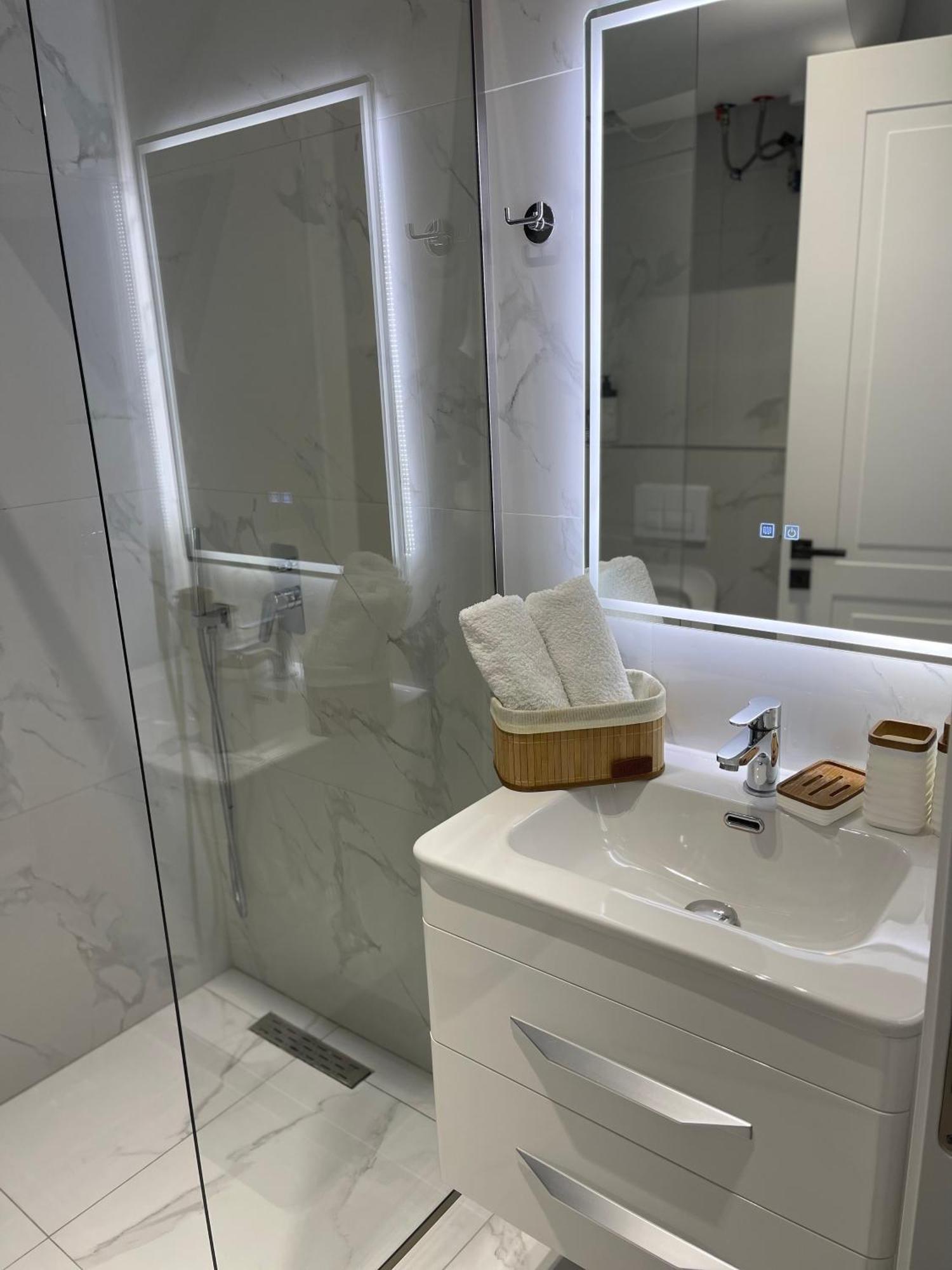 Am Luxury Apartment Тирана Экстерьер фото